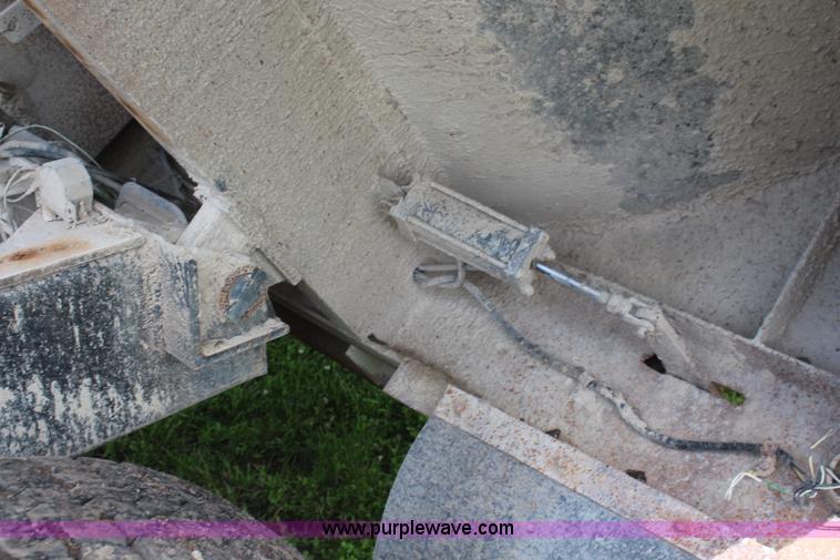 image for item K6976 1997 Mack RD690S dump truck