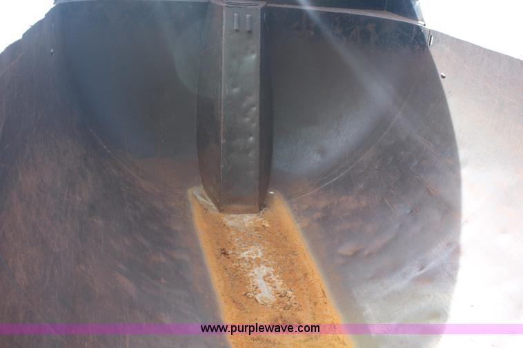 image for item K6976 1997 Mack RD690S dump truck