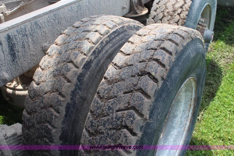 image for item K6976 1997 Mack RD690S dump truck