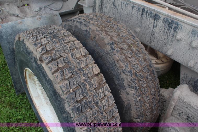 image for item K6976 1997 Mack RD690S dump truck