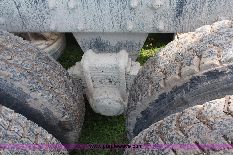 image for item K6976 1997 Mack RD690S dump truck