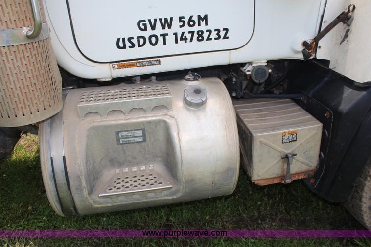 image for item K6976 1997 Mack RD690S dump truck