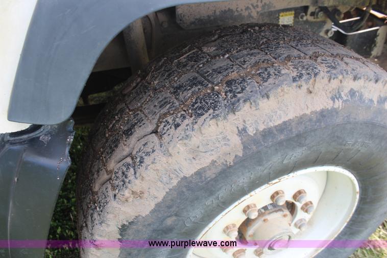 image for item K6976 1997 Mack RD690S dump truck