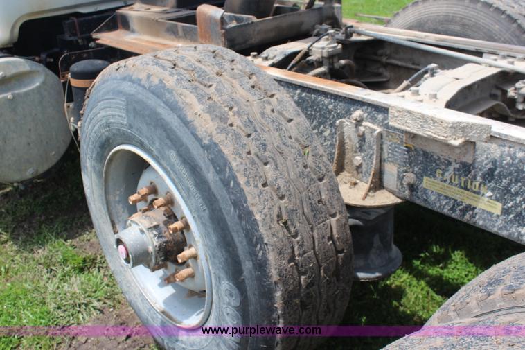 image for item K6976 1997 Mack RD690S dump truck