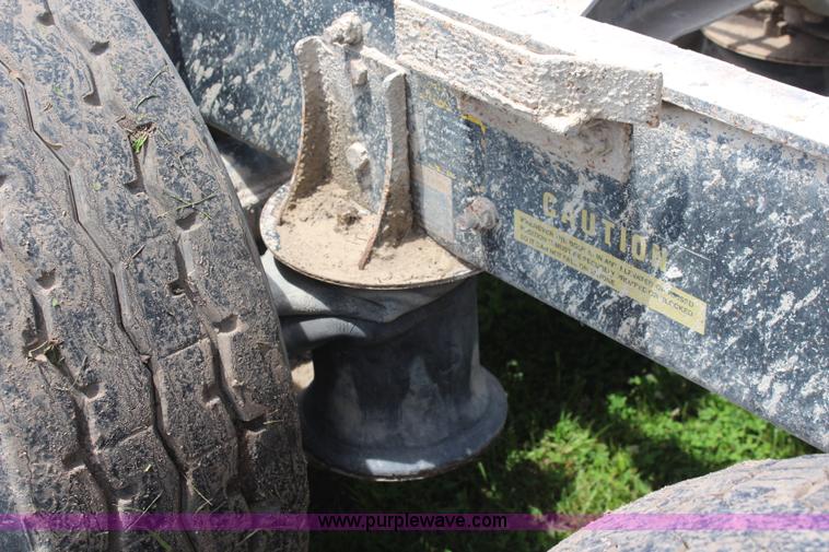 image for item K6976 1997 Mack RD690S dump truck