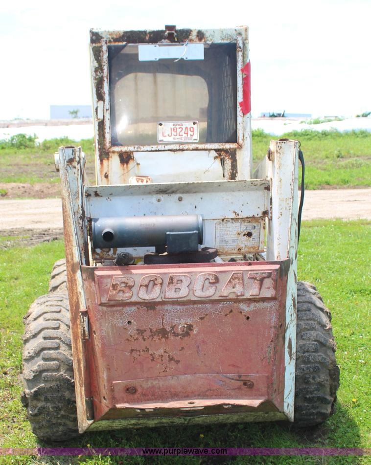 image for item K6989 Bobcat M700 skid steer