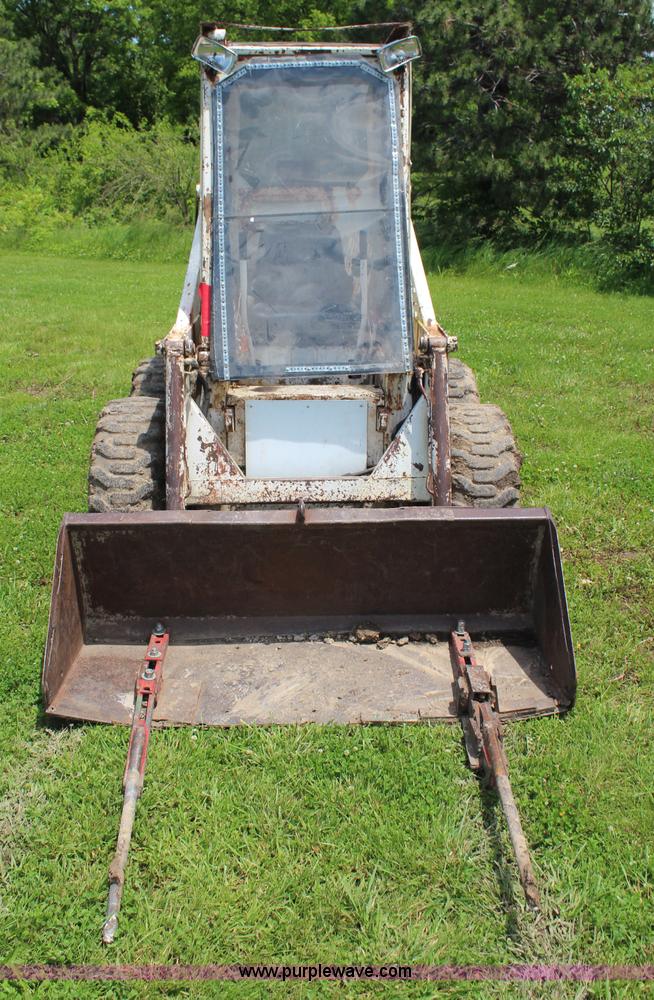 image for item K6989 Bobcat M700 skid steer