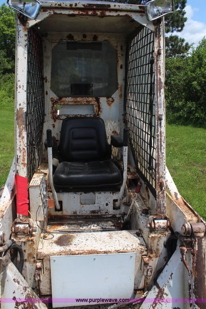 image for item K6989 Bobcat M700 skid steer