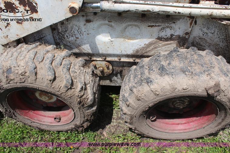 image for item K6989 Bobcat M700 skid steer