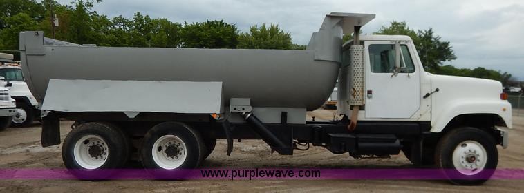 image for item K7489 1988 International S2500 dump truck