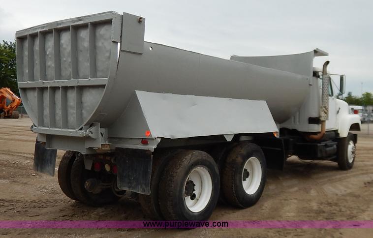 image for item K7489 1988 International S2500 dump truck