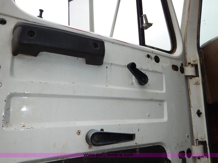 image for item K7489 1988 International S2500 dump truck