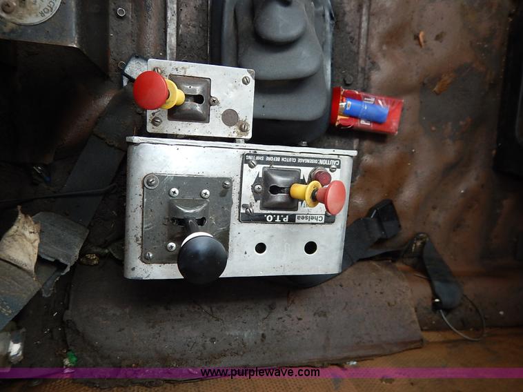 image for item K7489 1988 International S2500 dump truck