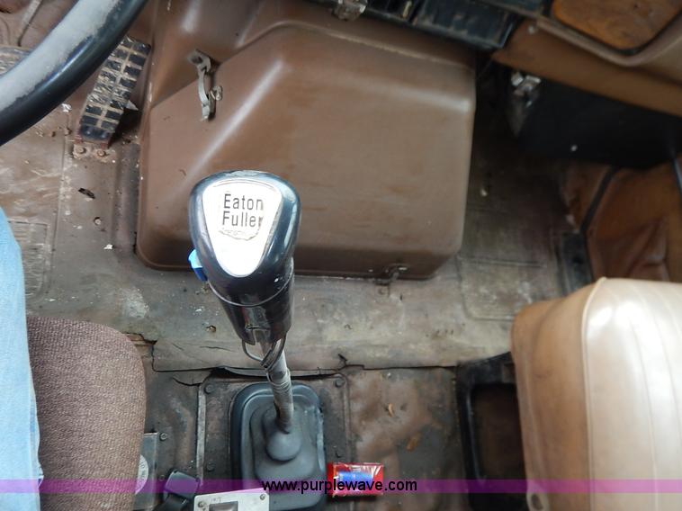 image for item K7489 1988 International S2500 dump truck