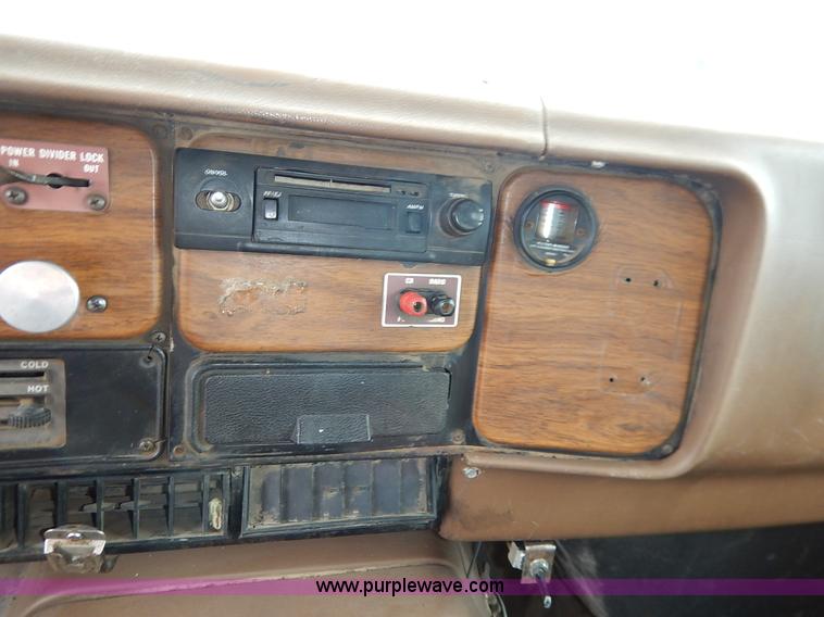 image for item K7489 1988 International S2500 dump truck