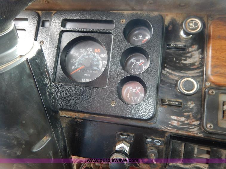 image for item K7489 1988 International S2500 dump truck