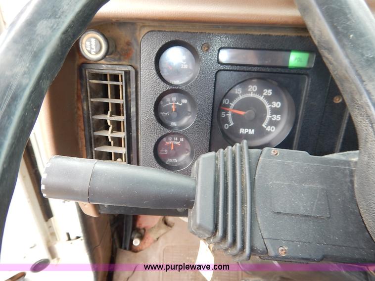 image for item K7489 1988 International S2500 dump truck