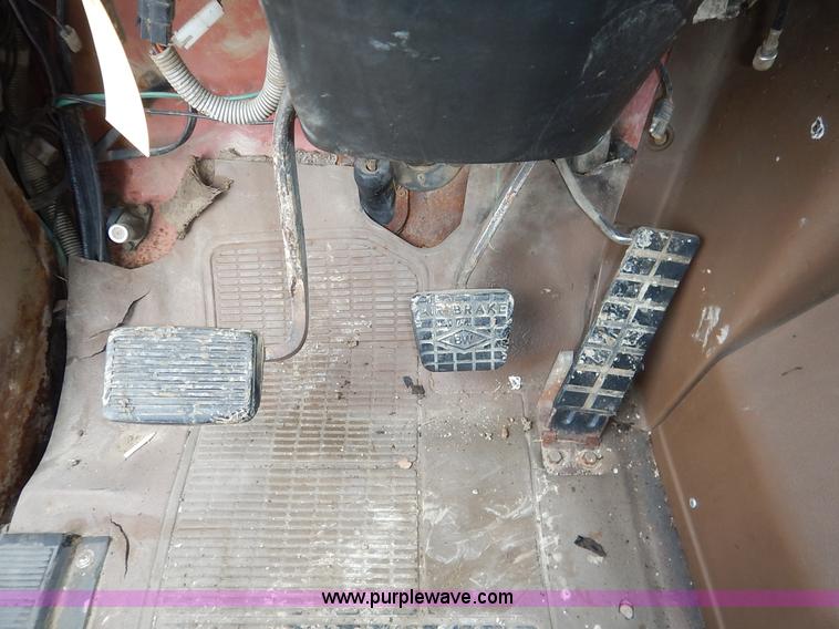 image for item K7489 1988 International S2500 dump truck