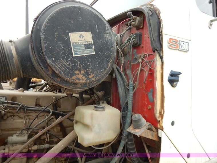 image for item K7489 1988 International S2500 dump truck