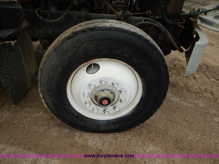 image for item K7489 1988 International S2500 dump truck