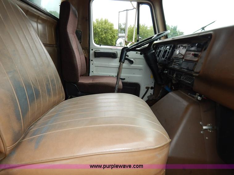 image for item K7489 1988 International S2500 dump truck