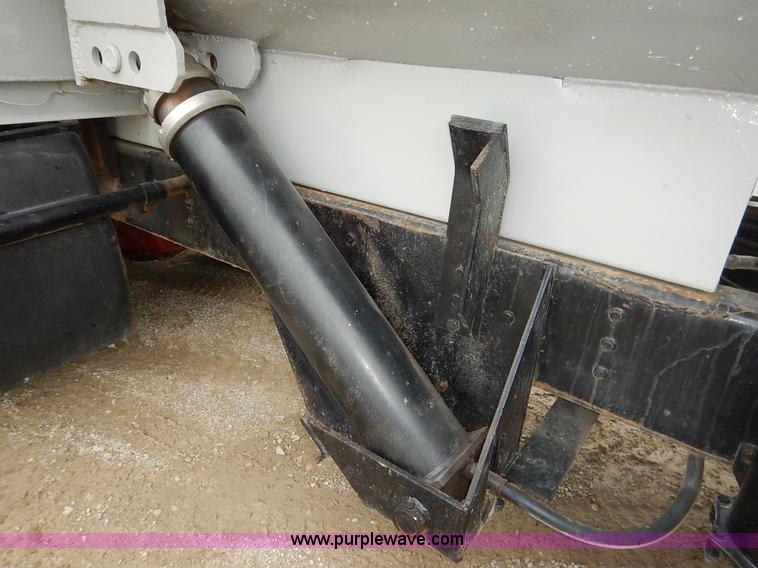 image for item K7489 1988 International S2500 dump truck