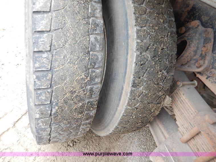 image for item K7489 1988 International S2500 dump truck