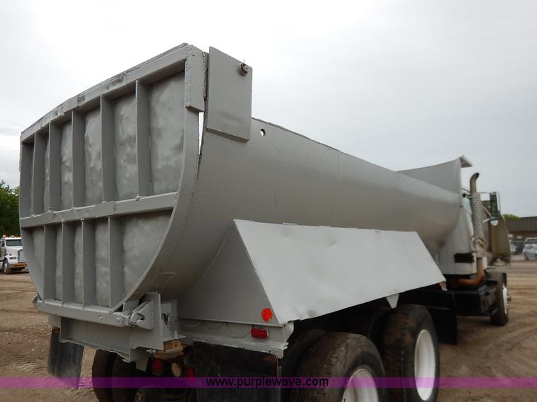 image for item K7489 1988 International S2500 dump truck
