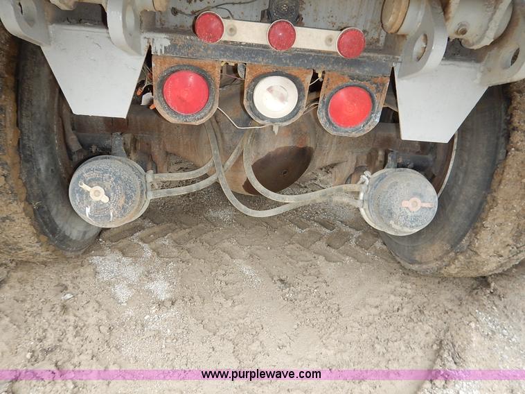 image for item K7489 1988 International S2500 dump truck