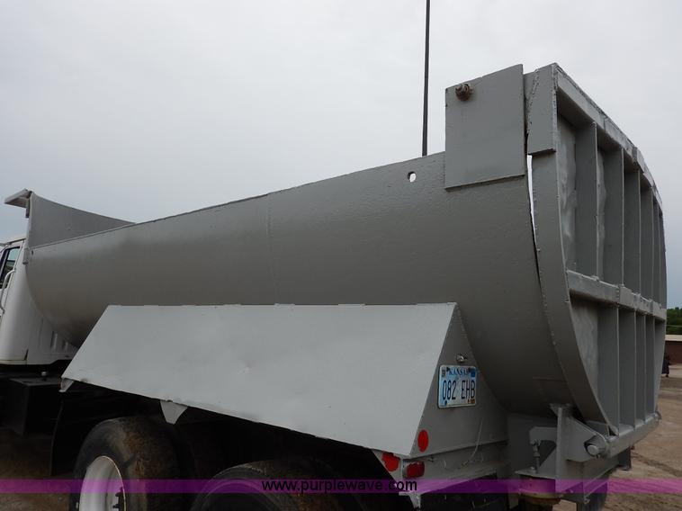 image for item K7489 1988 International S2500 dump truck