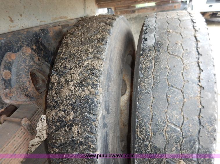 image for item K7489 1988 International S2500 dump truck