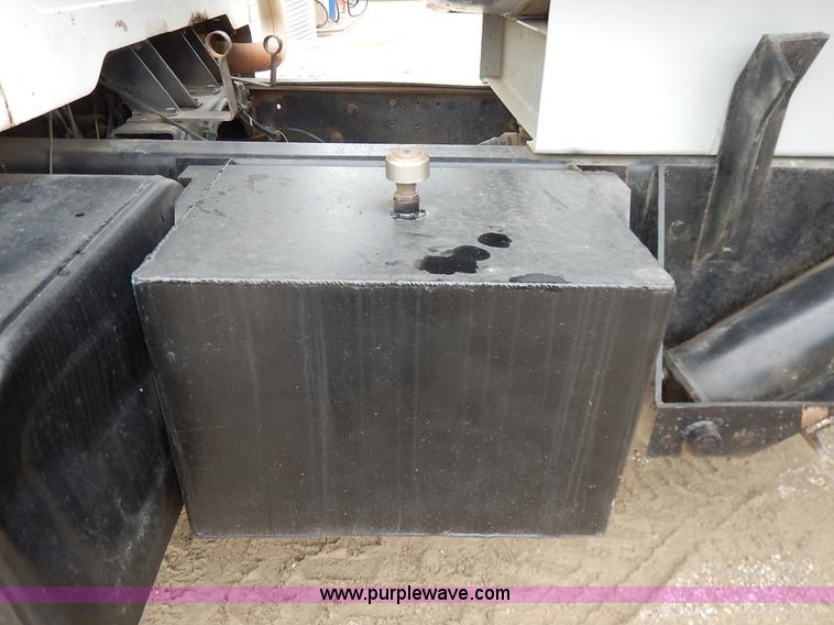 image for item K7489 1988 International S2500 dump truck