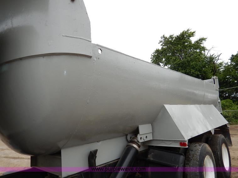 image for item K7489 1988 International S2500 dump truck