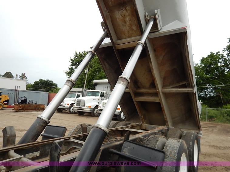 image for item K7489 1988 International S2500 dump truck