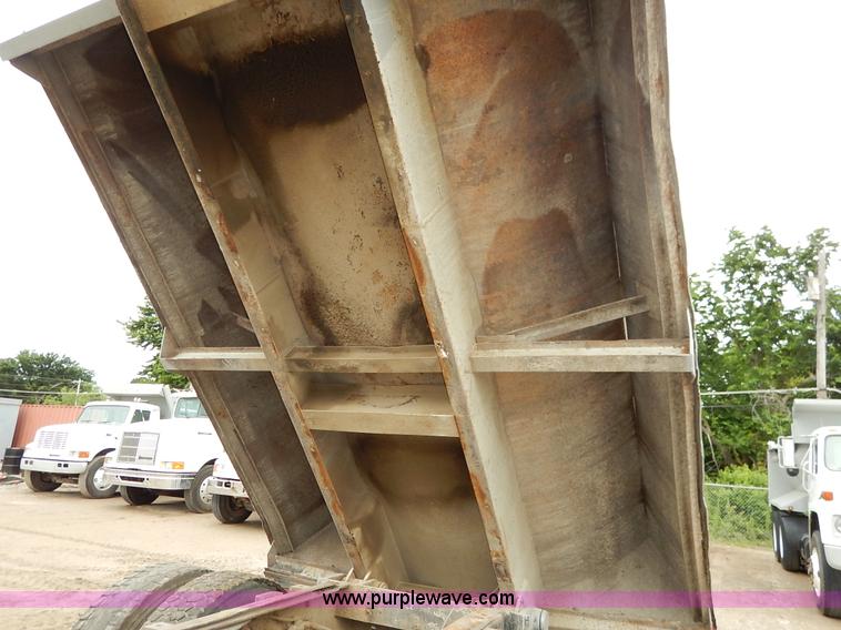 image for item K7489 1988 International S2500 dump truck