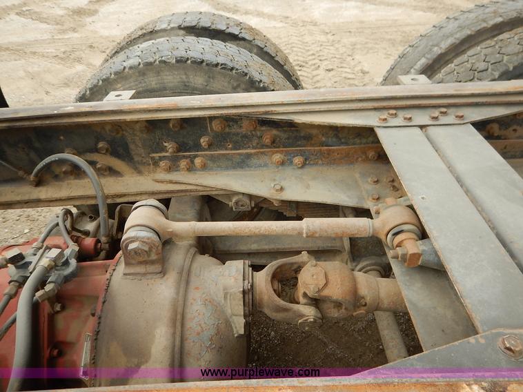 image for item K7489 1988 International S2500 dump truck