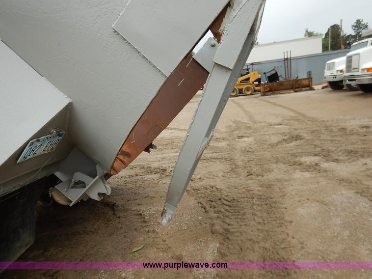 image for item K7489 1988 International S2500 dump truck