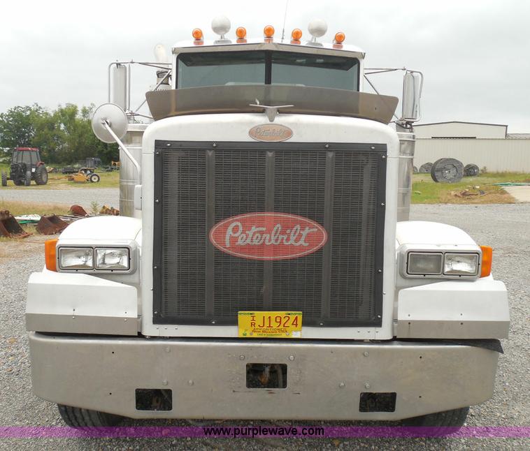 image for item K7519 1995 Peterbilt 379 semi truck