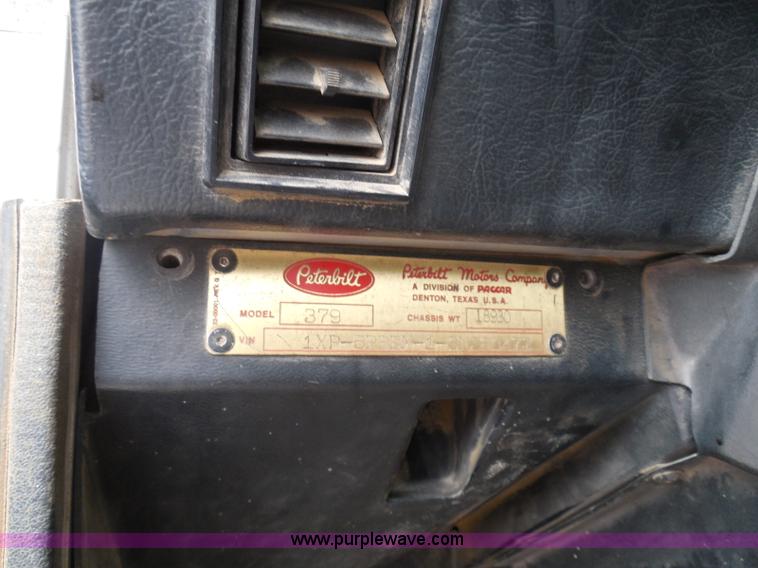 image for item K7519 1995 Peterbilt 379 semi truck
