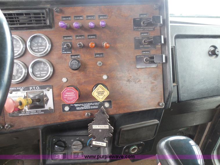 image for item K7519 1995 Peterbilt 379 semi truck