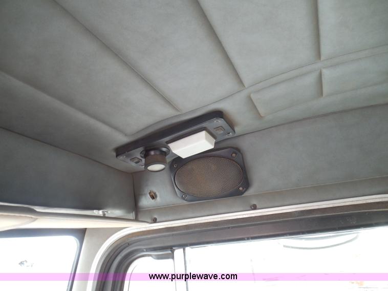 image for item K7519 1995 Peterbilt 379 semi truck