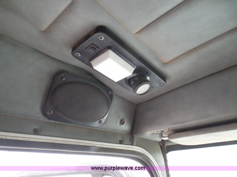 image for item K7519 1995 Peterbilt 379 semi truck