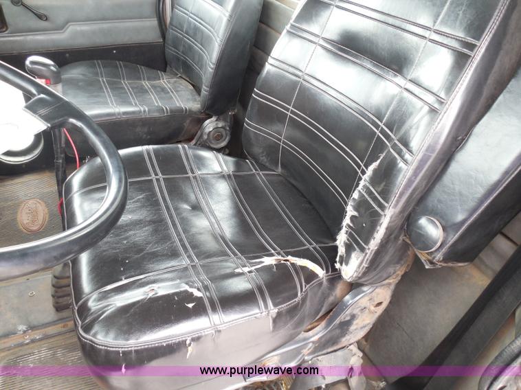 image for item K7519 1995 Peterbilt 379 semi truck