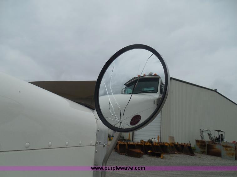 image for item K7519 1995 Peterbilt 379 semi truck