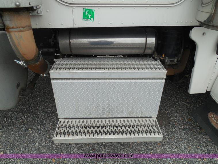 image for item K7519 1995 Peterbilt 379 semi truck