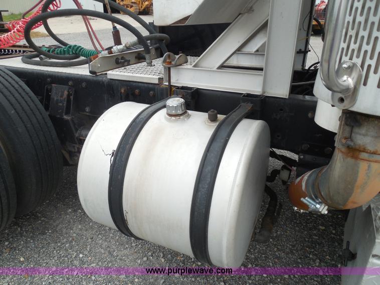 image for item K7519 1995 Peterbilt 379 semi truck