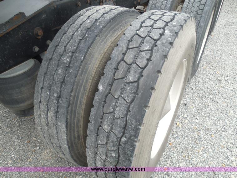 image for item K7519 1995 Peterbilt 379 semi truck