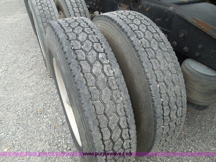 image for item K7519 1995 Peterbilt 379 semi truck