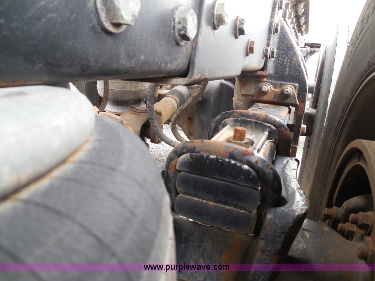 image for item K7519 1995 Peterbilt 379 semi truck