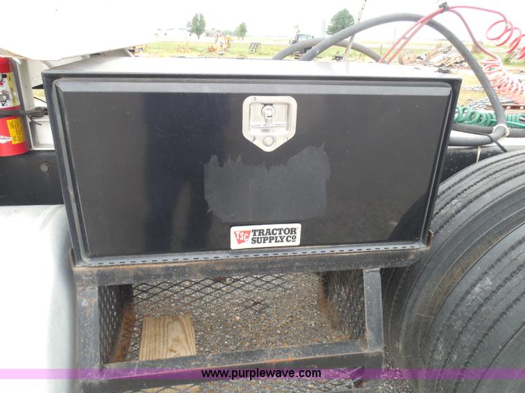 image for item K7519 1995 Peterbilt 379 semi truck